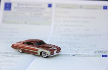 Carte grise et assurance à nom différent : On vous dit tout !